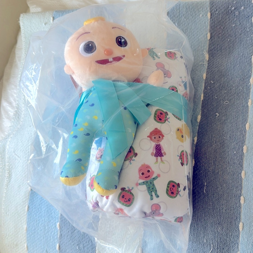 Cocomelon Toddler Blanket with Stuffed Animal 50” x 60” NWT
